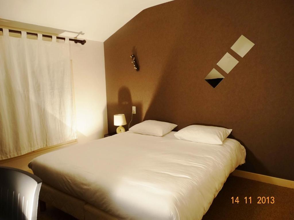 Hotel Bon Accueil Oyonnax Exterior photo